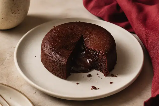 Fondant au chocolat avec un cœur coulant