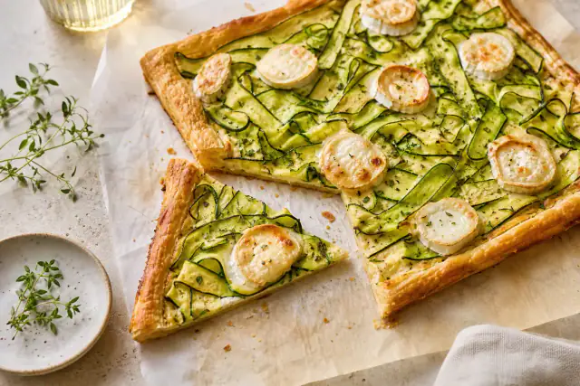 Tarte fine aux rubans de courgette et fromage de chèvre